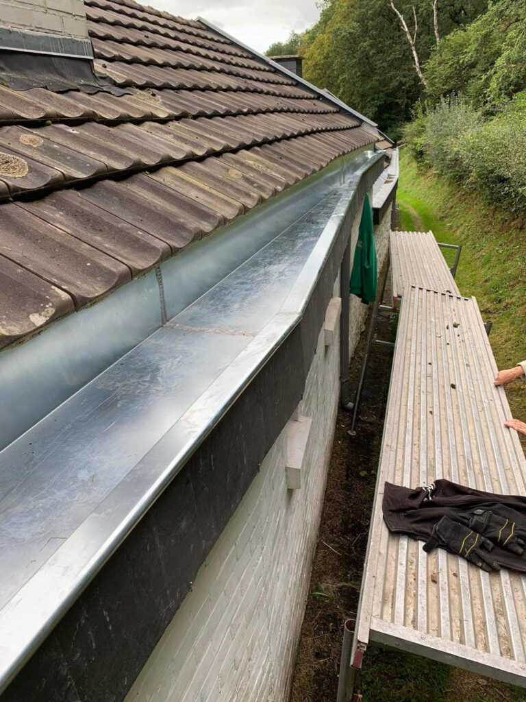 Photo d'une gouttière en aluminium posée par Toitures Laviolette