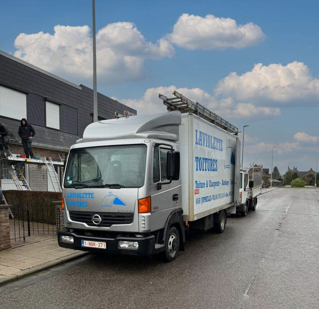 Photo du camion de l'entreprise Toitures Laviolette